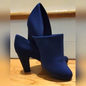 Anne‎ Klein Pumps, size 7, New without box, Navy, fabric coated, GORGEOUS!!